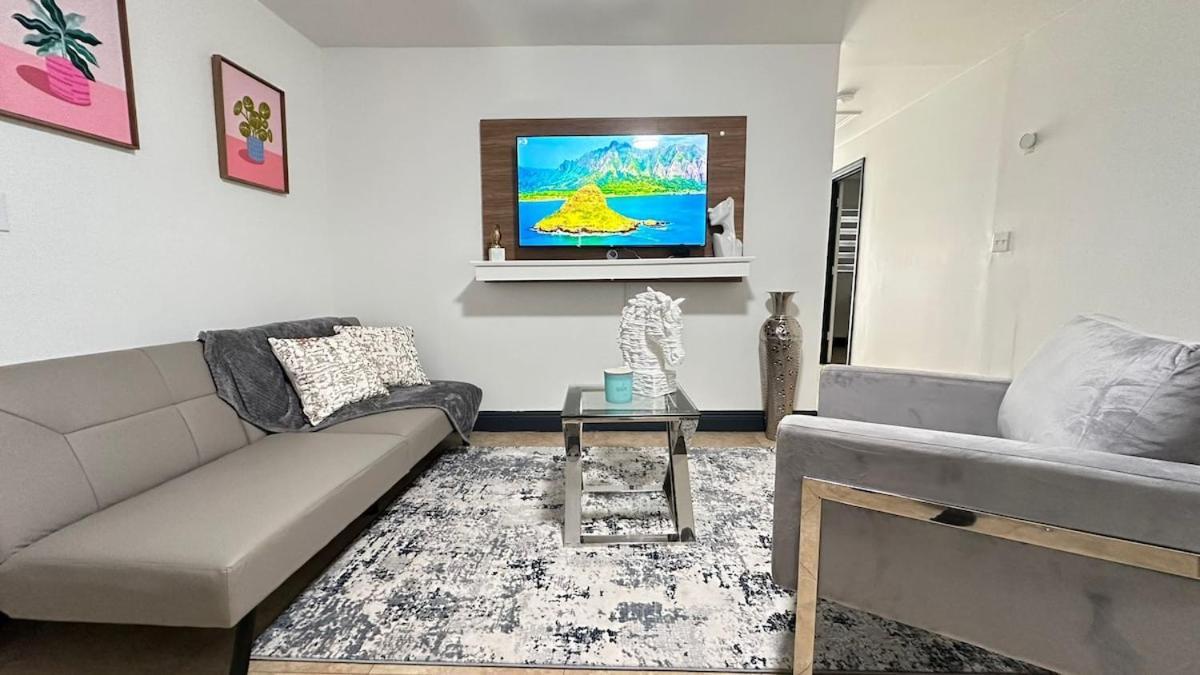 Stylish Escape By International Airport Apartment