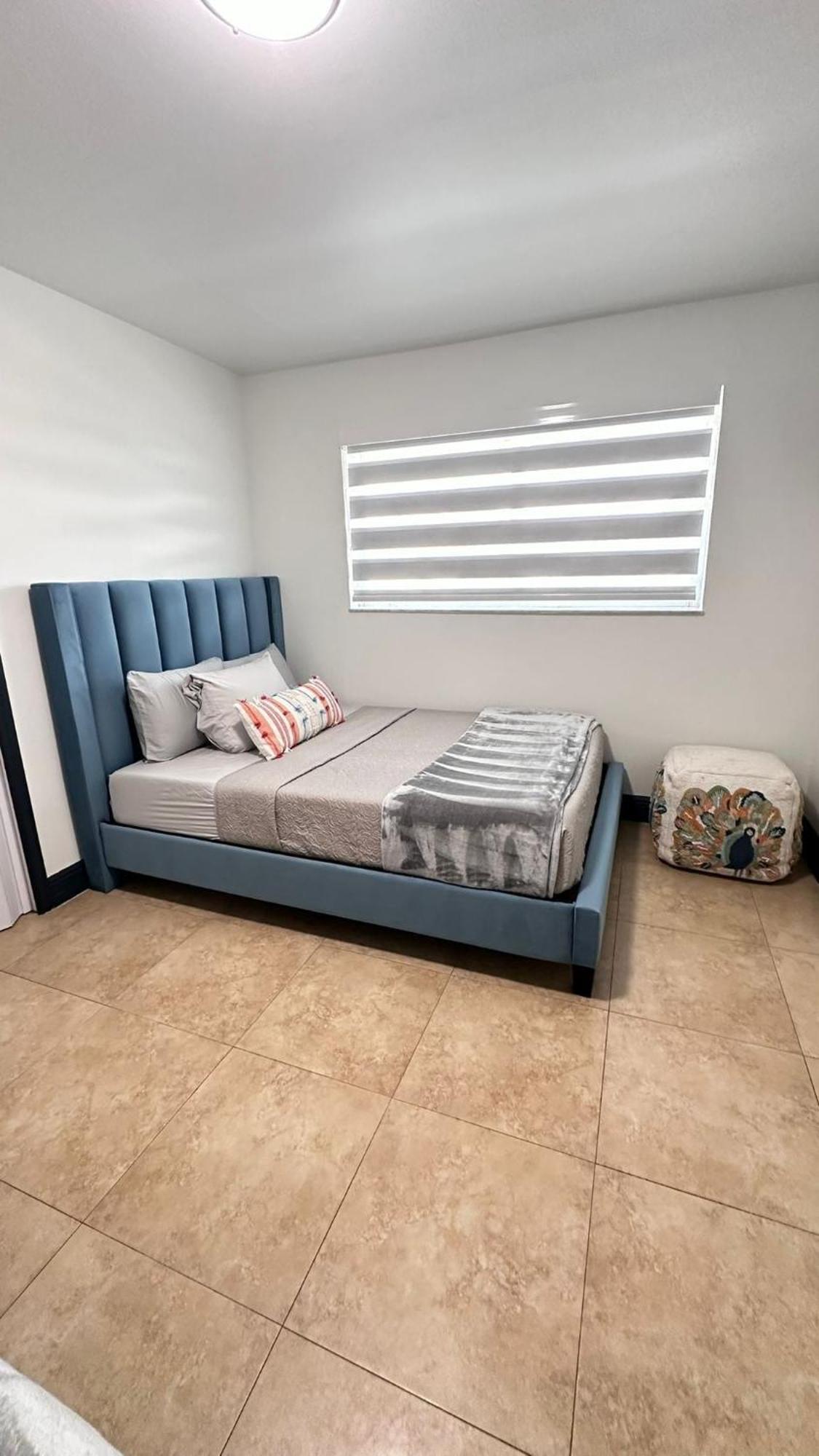 Stylish Escape By International Airport Apartment *